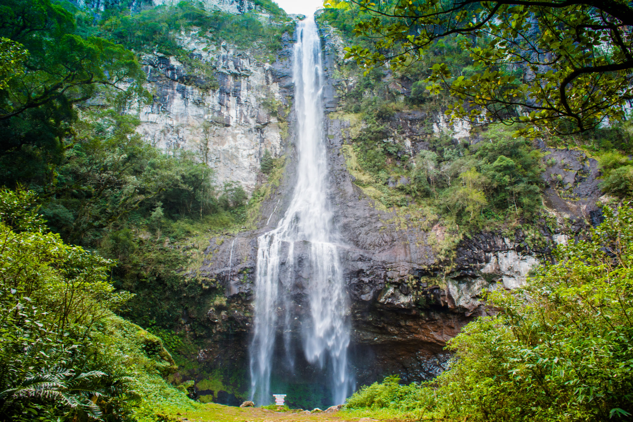 Cascata da pedra Branca em Três Forquilhas